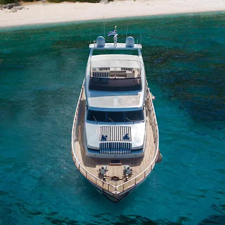 Πλωτό κατάλυμα M/y Opera Σάμη