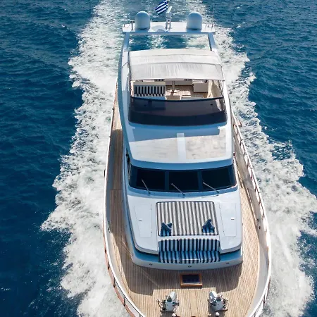 Πλωτό κατάλυμα M/y Opera