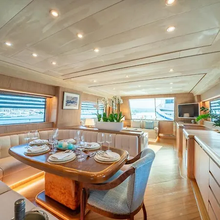 M/y Opera 船屋 *