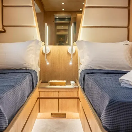 船屋 M/y Opera *